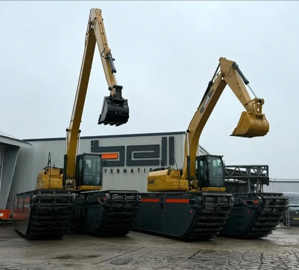 Bell Amphibious excavator